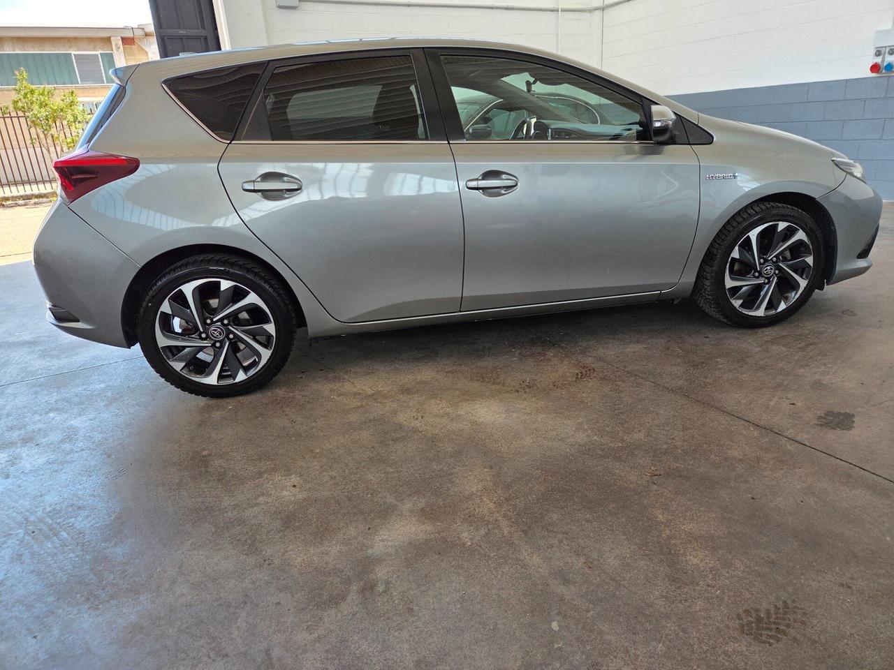 Toyota Auris 1.8 Hybrid Lounge
