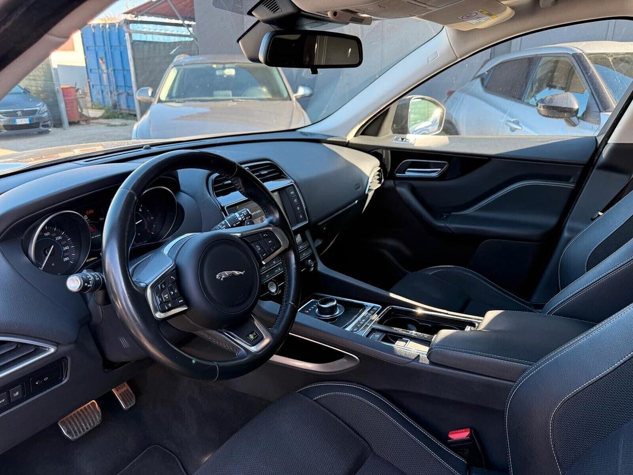 Jaguar F-Pace 2.0 D 180 CV AWD R-Sport - Automatica - TUTTO INCLUSO