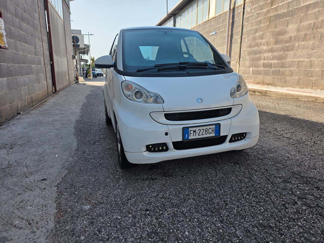 Smart ForTwo 1000 52 kW MHD coupé pure