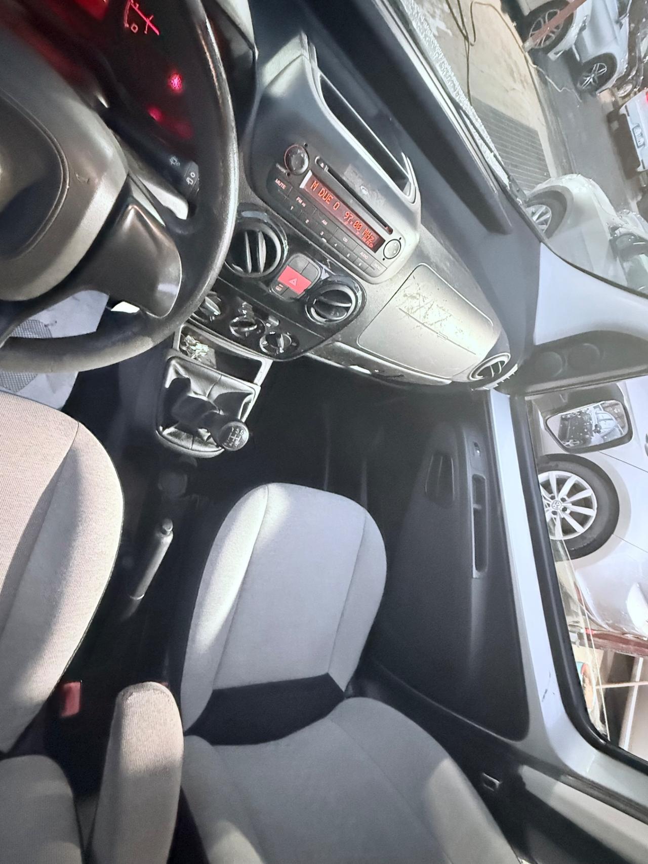 Fiat Qubo 1.3 MJT 95 CV Lounge-rate-permute-E6