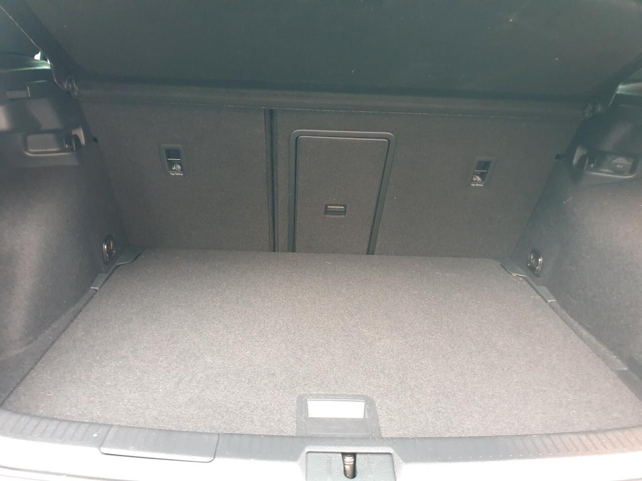 Volkswagen Golf 2.0 TDI DSG 5p. R LINE