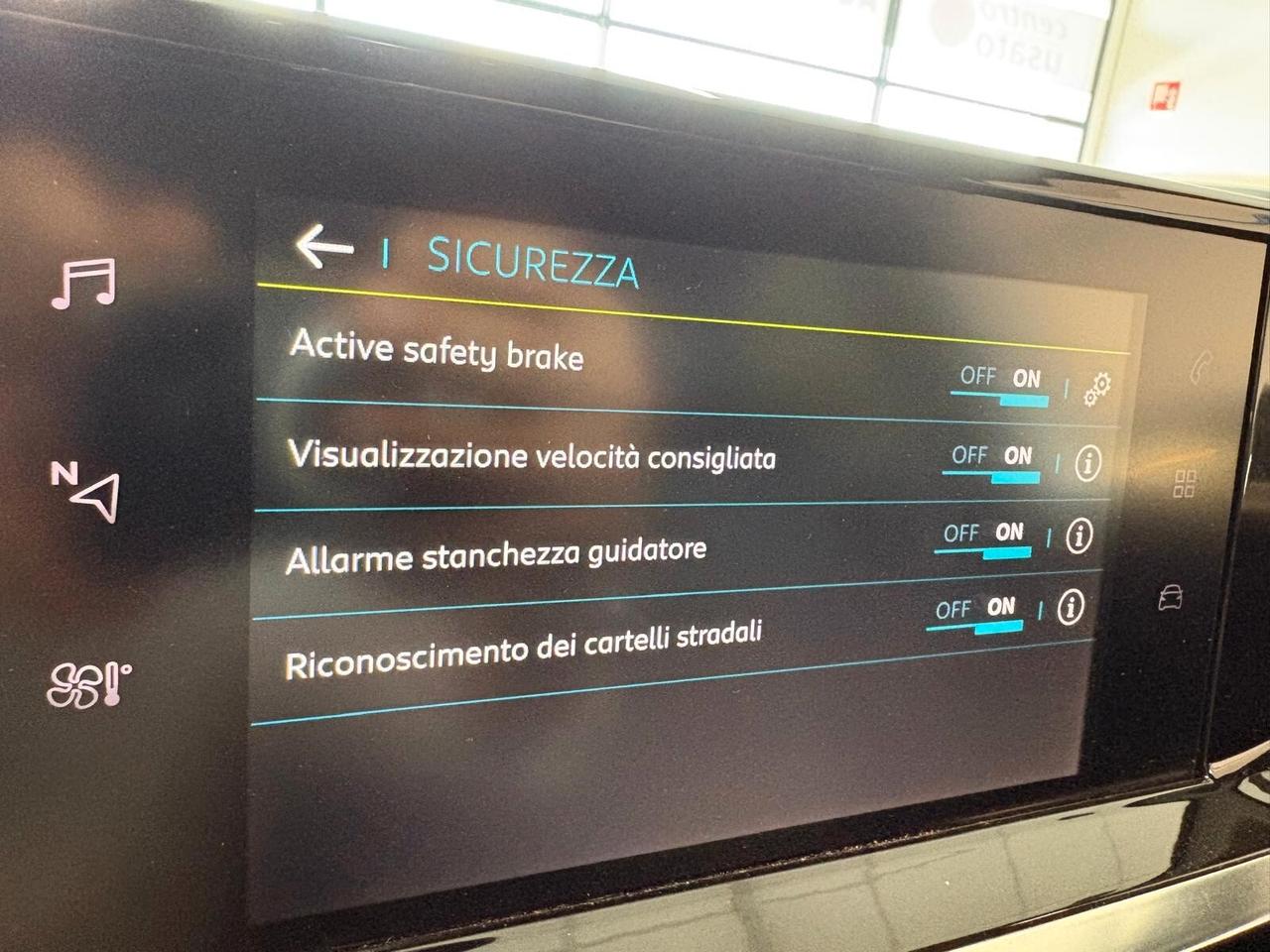 Peugeot 208 GT motore elettrico 136 CV SPOTICAR
