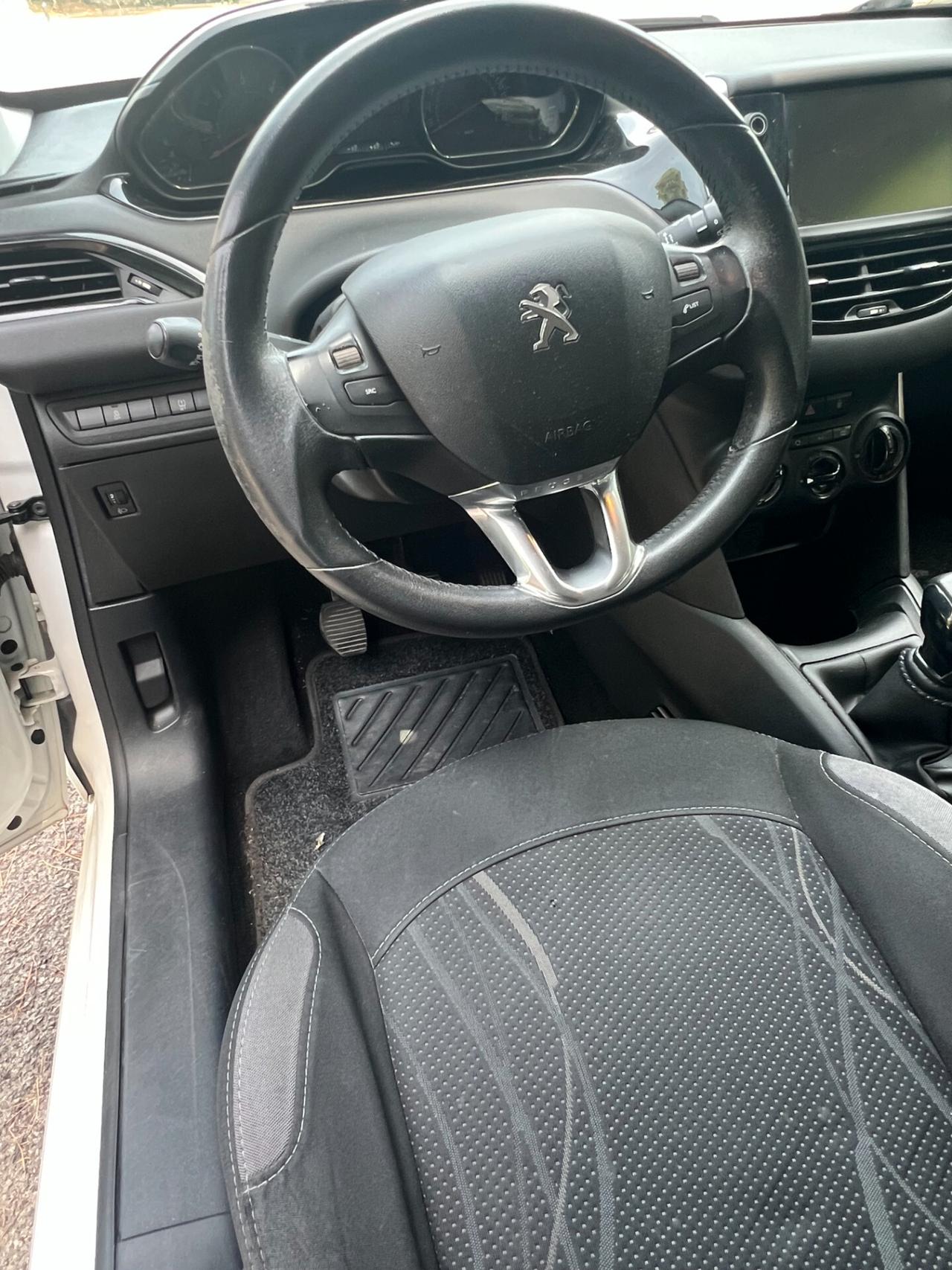 Peugeot 208 1.4 HDi 68 CV 5 porte Allure