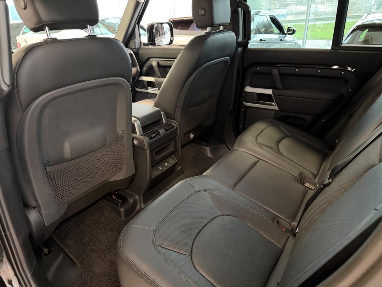 Land Rover Defender 110 3.0D I6 200 CV AWD Auto SE