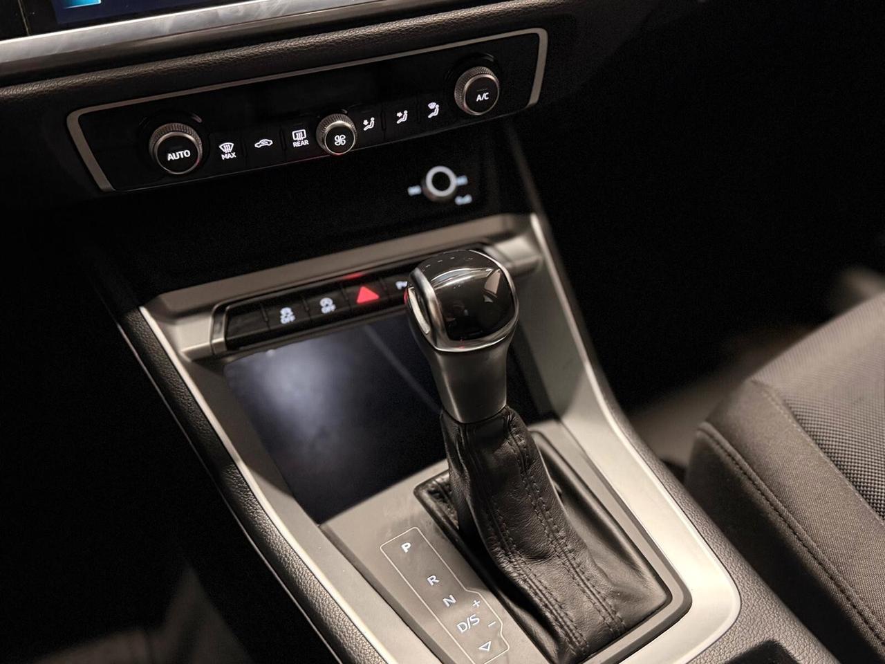 Audi Q3 2.0 TDI 120 CV S tronic line Edition