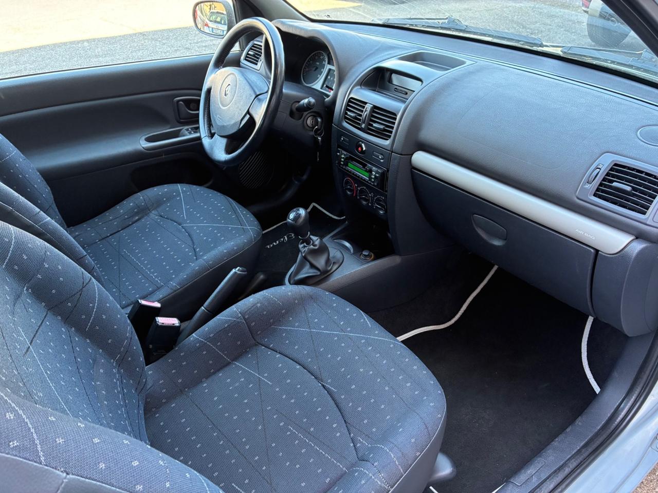 Renault Clio 1.2 3p 16v OK Neo Patentati