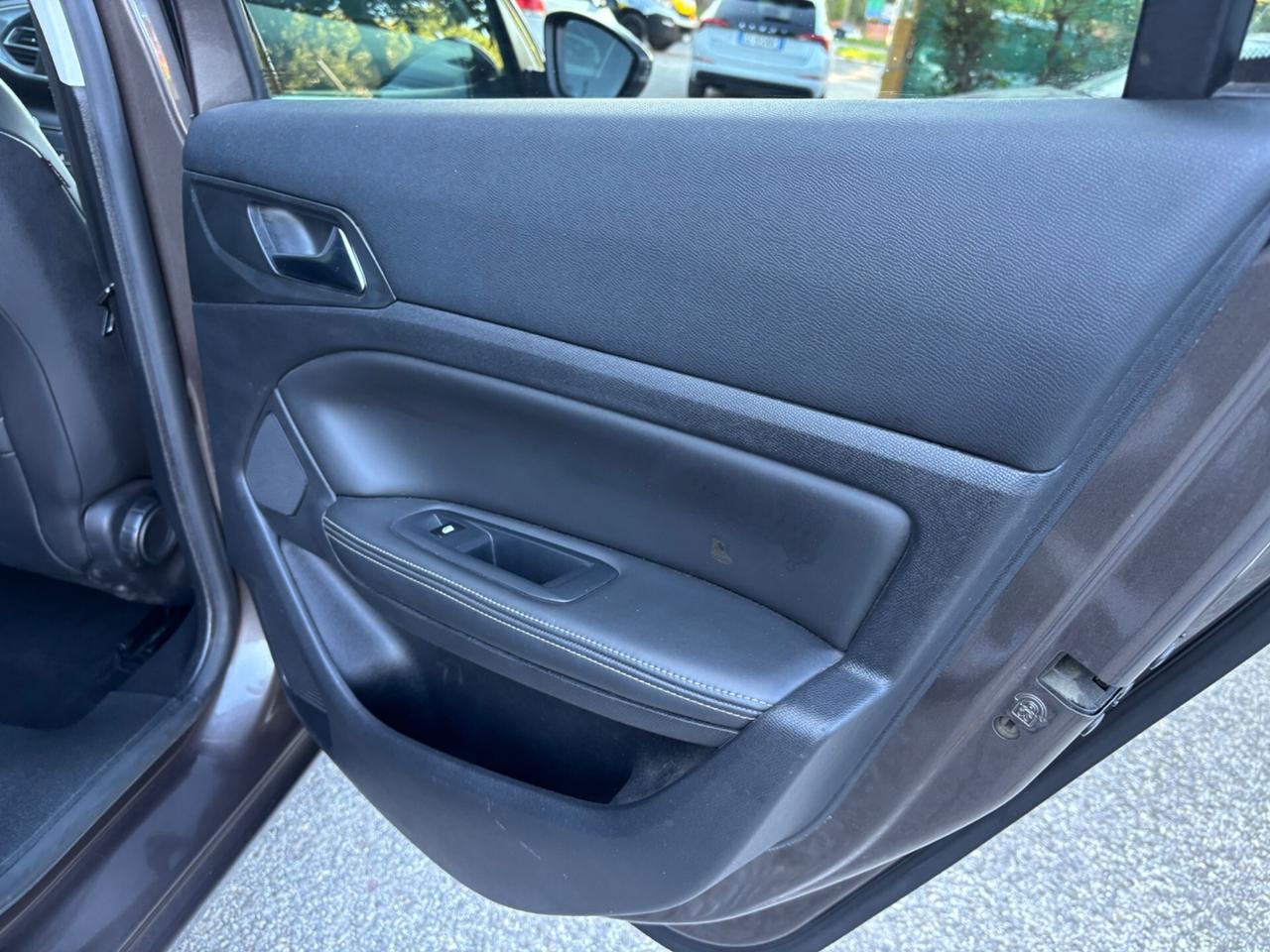 Peugeot 308 BlueHDi 120 S&S Allure