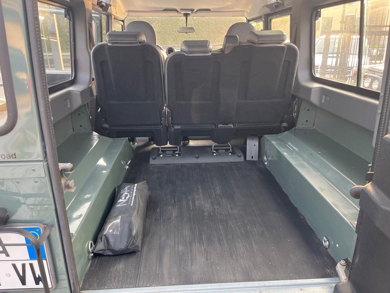 Land Rover Defender 110 2.4 TD4 Station Wagon SE