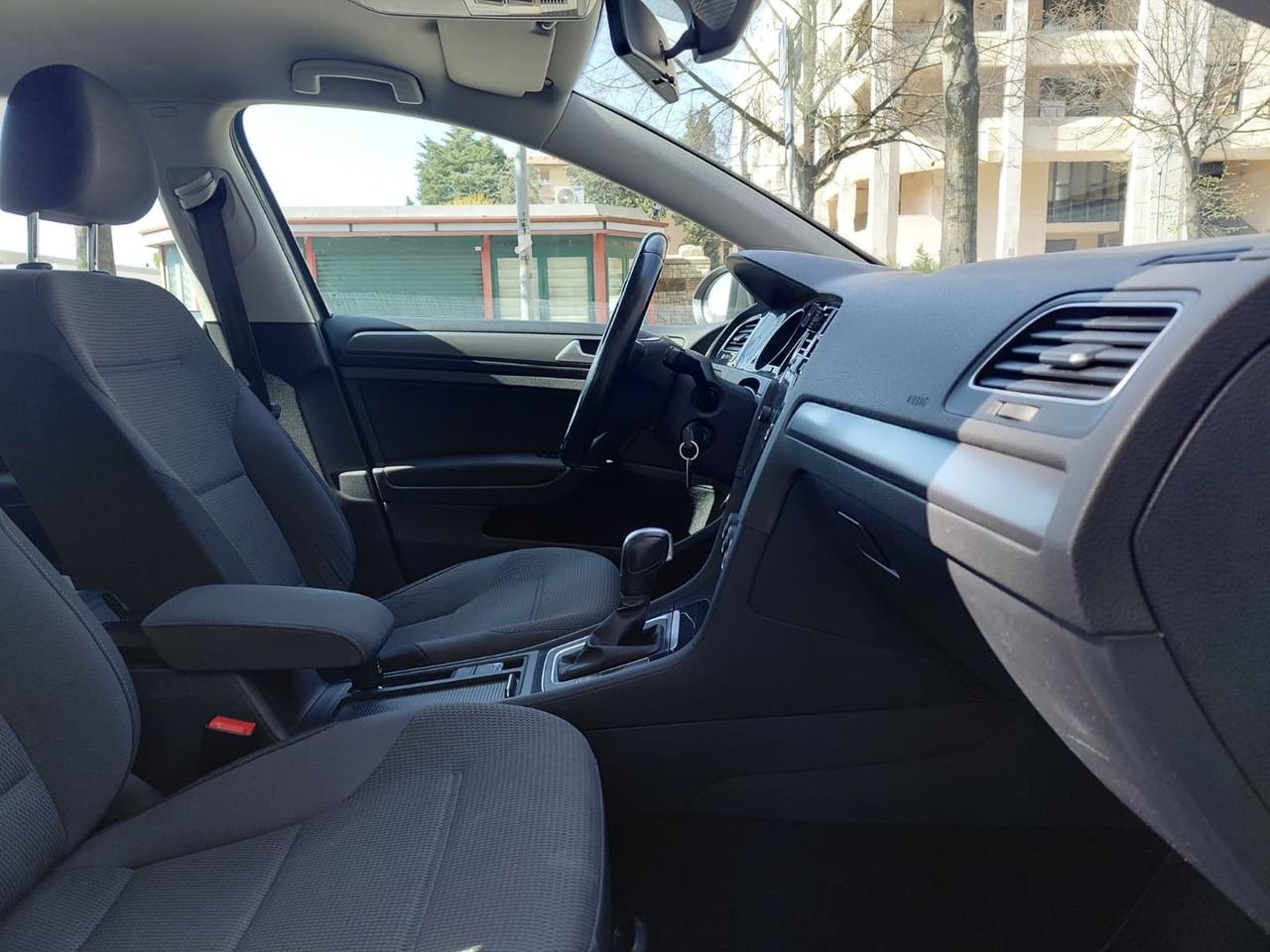 Volkswagen Golf Business 1.5 TGI BlueMotion #10224