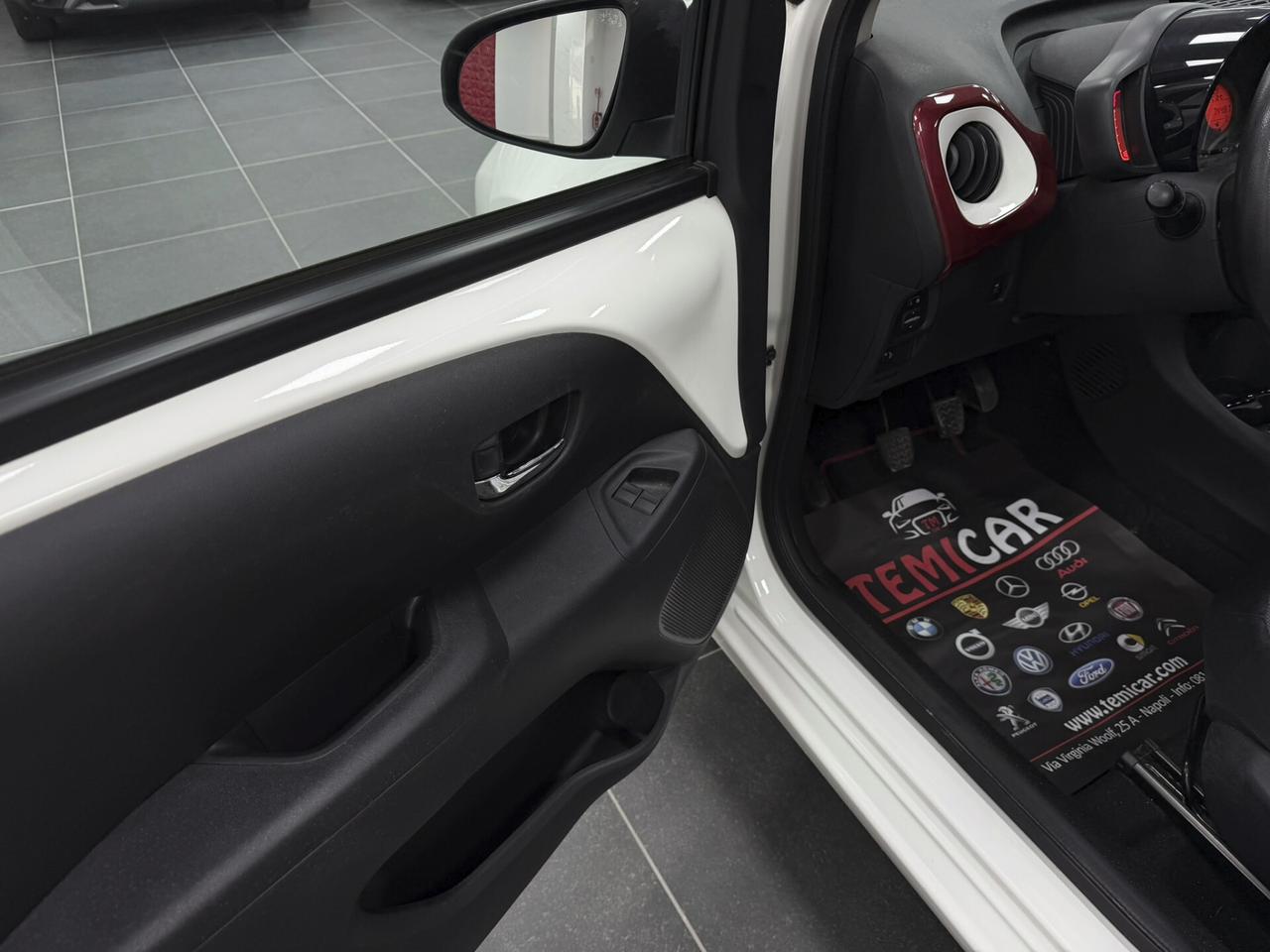 Toyota Aygo 1.0 VVT-i 69 CV 5 porte x-wave TSS