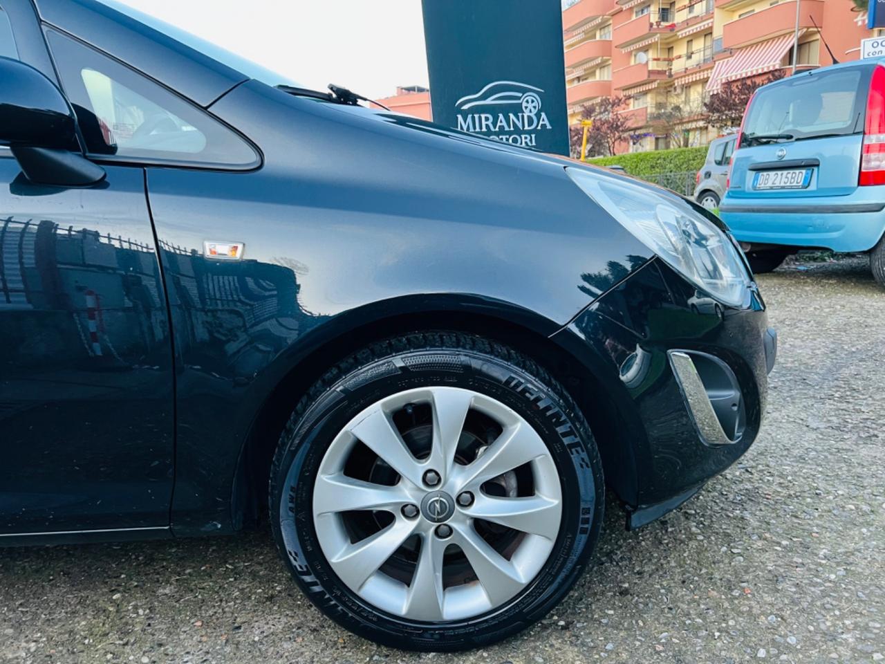 Opel Corsa 1.2 3 porte b-color