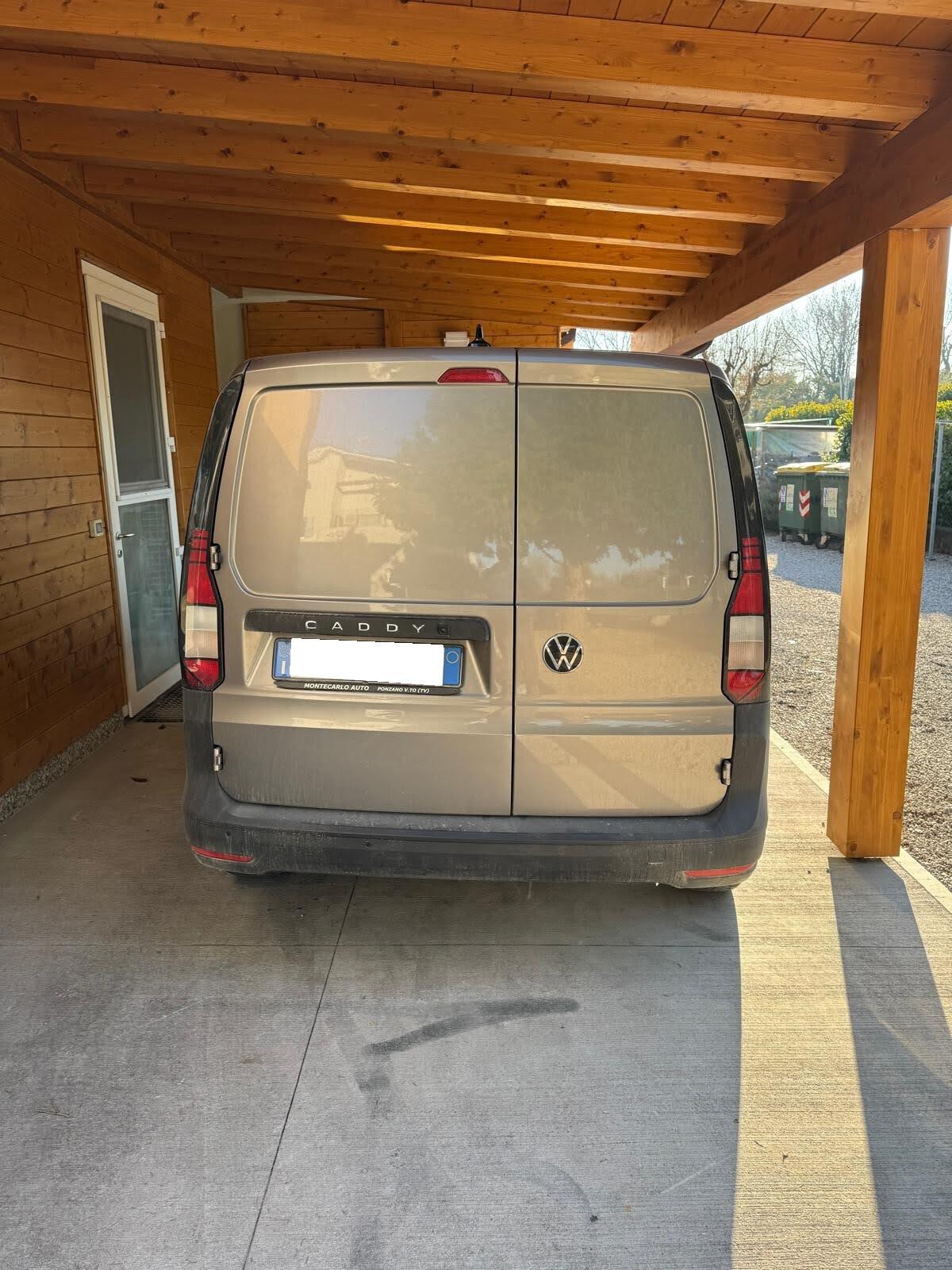 Volkswagen Caddy 2.0 TDI 122 CV DSG 33.000 KM. !!