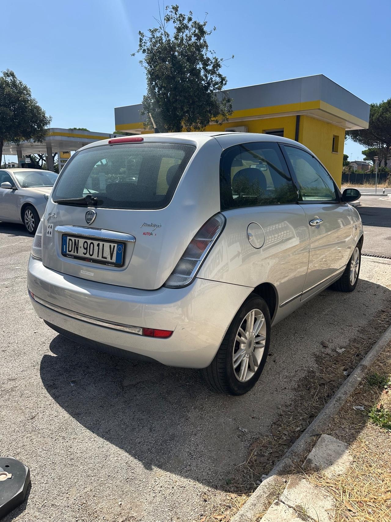 Lancia Ypsilon 1.3 MJT 75 CV Platino NEOPATENTATI PRONTA CONSEGNA