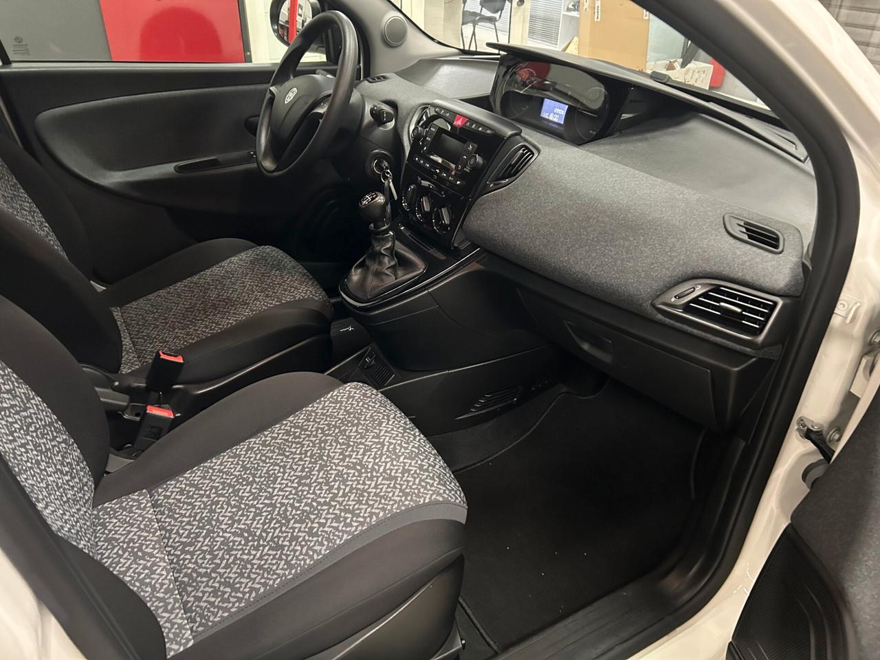 Lancia Ypsilon 1.0 FireFly 5 porte S&S Hybrid Ecochic Silver