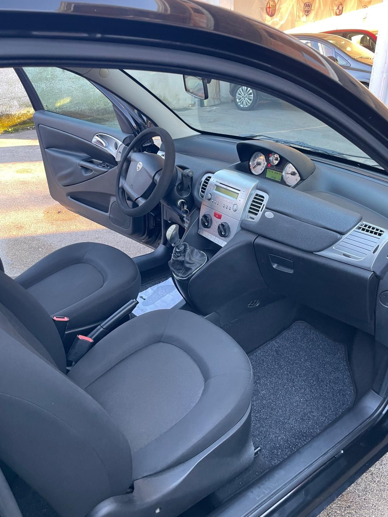 Lancia Ypsilon 1.2 69 CV Unyca full dal nord Italia