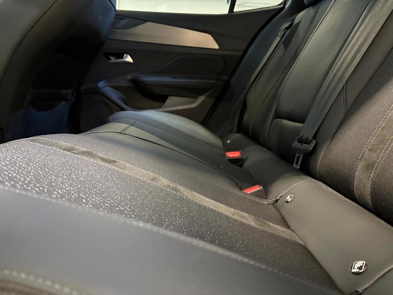 Peugeot 408 GT Hybrid 145 e-DCS6 SPOTICAR