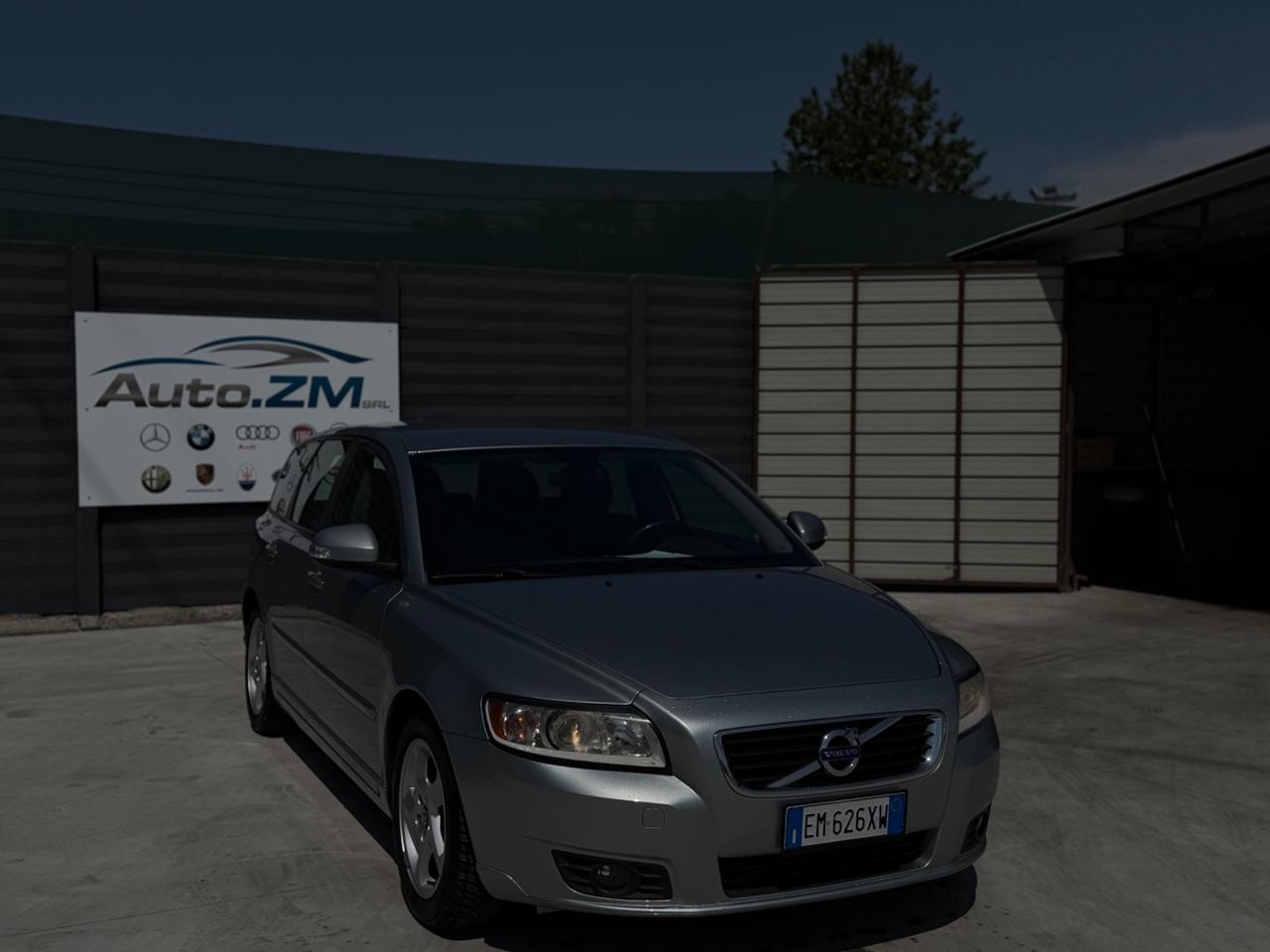 Volvo V50 D2 R-design