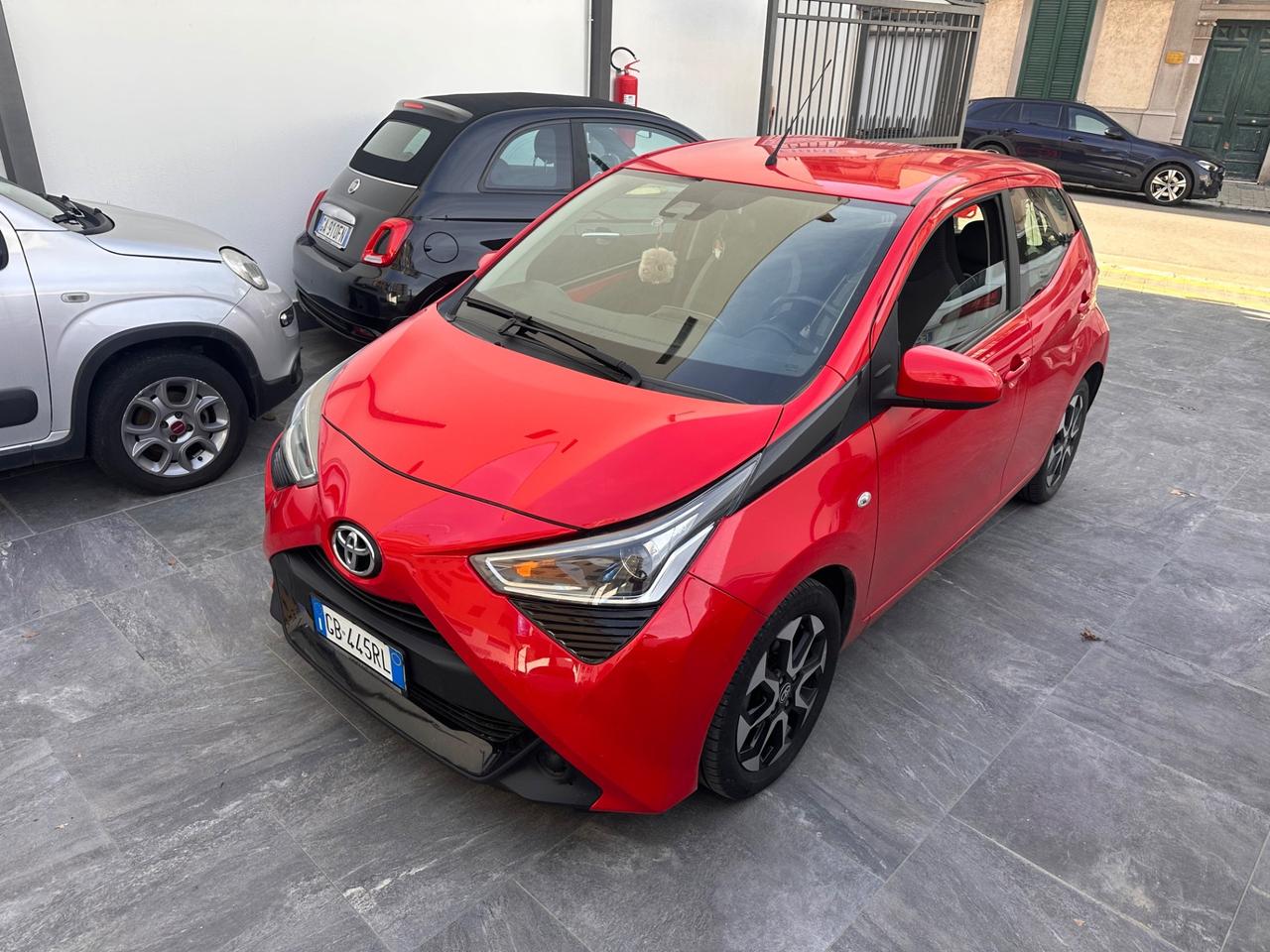 Toyota Aygo Connect 1.0 VVT-i 72 CV 5 porte x-play