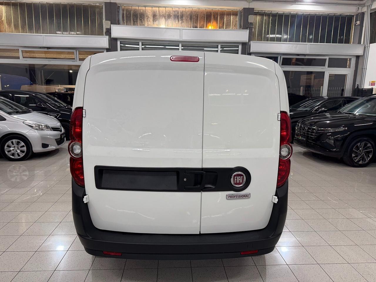 Doblò 1.6 MJT Lounge PORTA LATERALE PARI NUOVO!!!!!