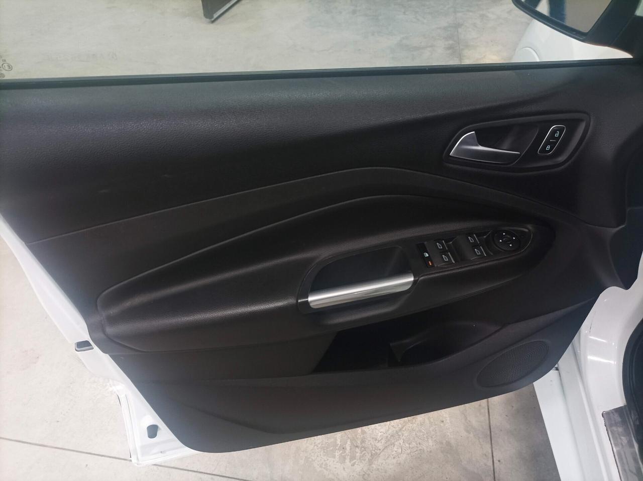 Ford Kuga 2.0 TDCI 150 CV S&S 4WD Powershift ST-Line