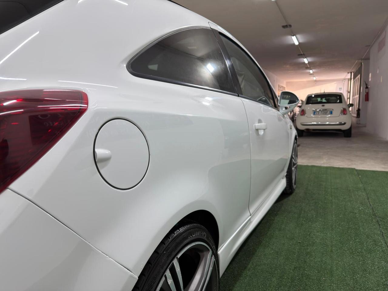 Opel Corsa 1.6 T 192CV 3 porte OPC