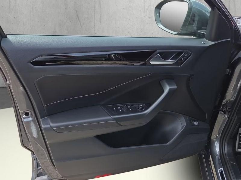 Volkswagen T-Roc 1.5 TSI ACT R-Line DSG LED NAVI CAMERA