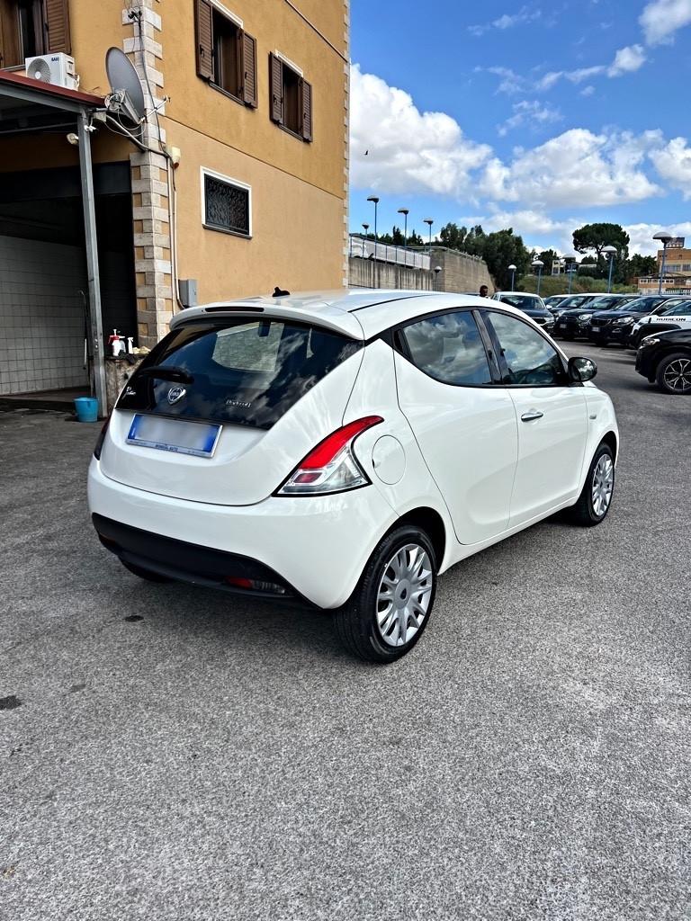 Lancia Ypsilon 1.0 FireFly 70cv Hybrid 2022