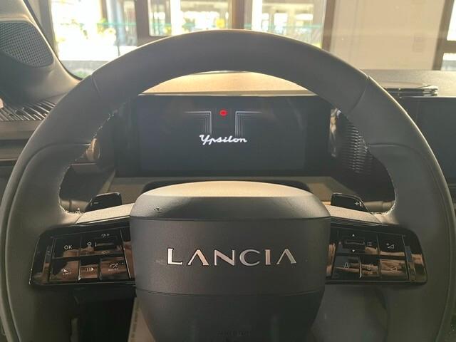 Lancia Ypsilon Hybrid e-DCT LX