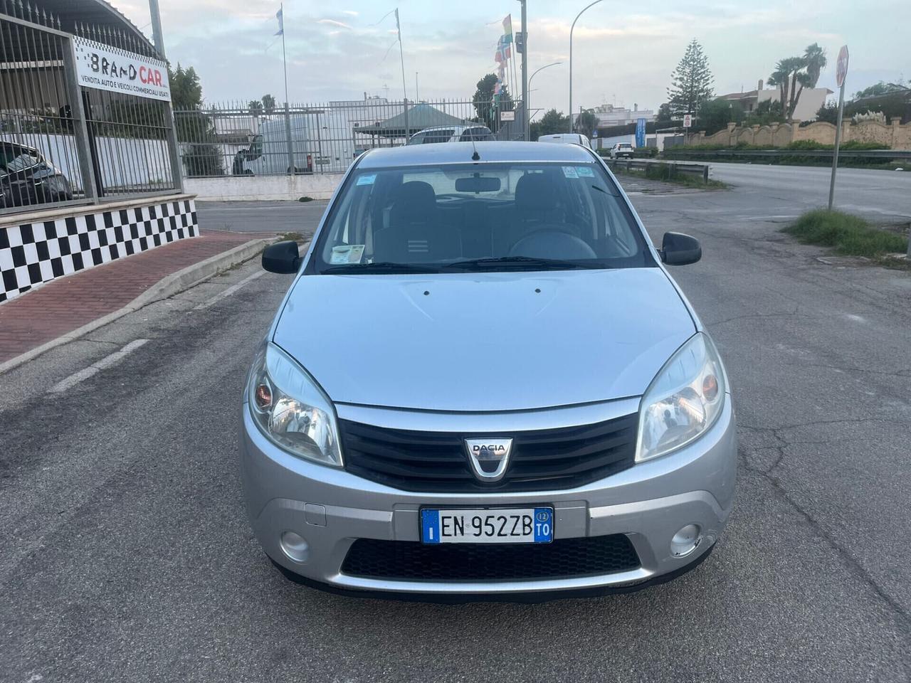 Dacia Sandero 1.2 16V GPL - 2012