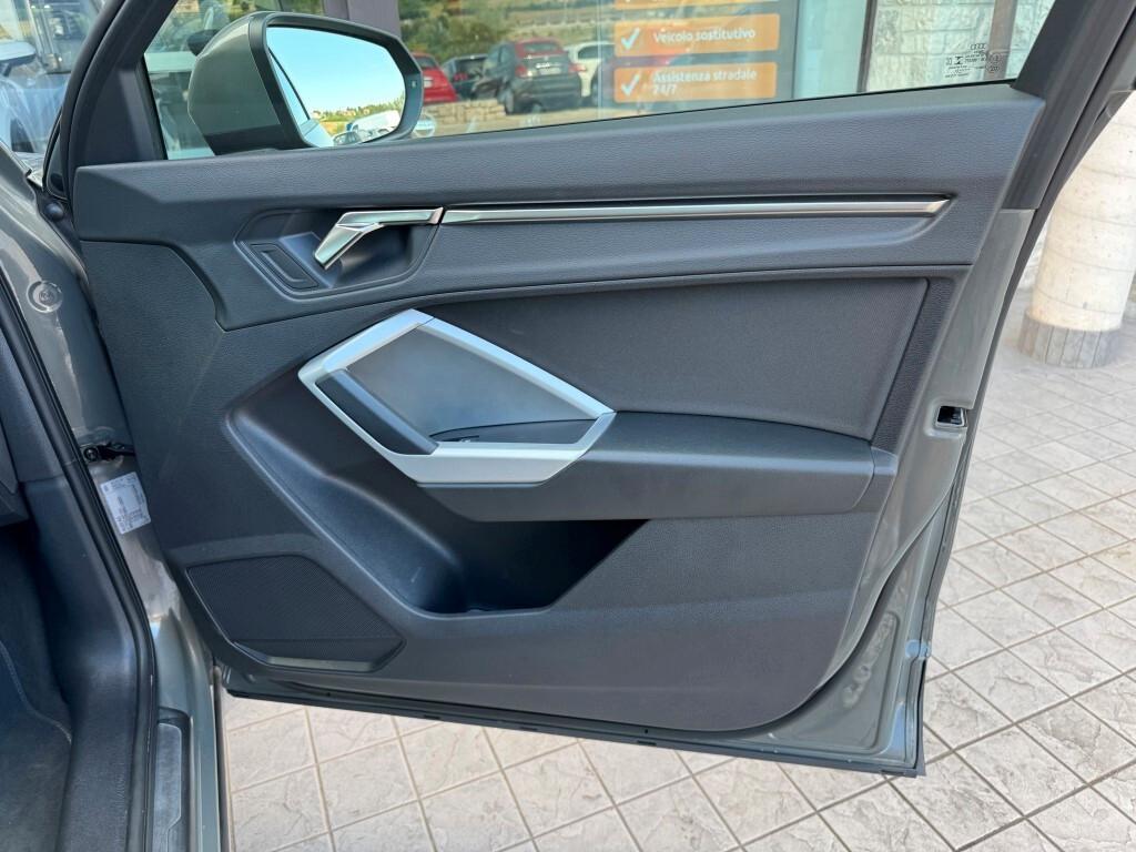 Audi Q3 35 TDI S tronic Business