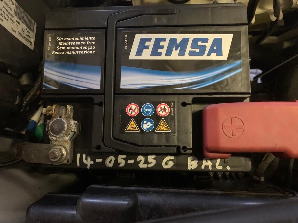 Peugeot 107 1.0 68CV 5p. 5.400 KM !!!!