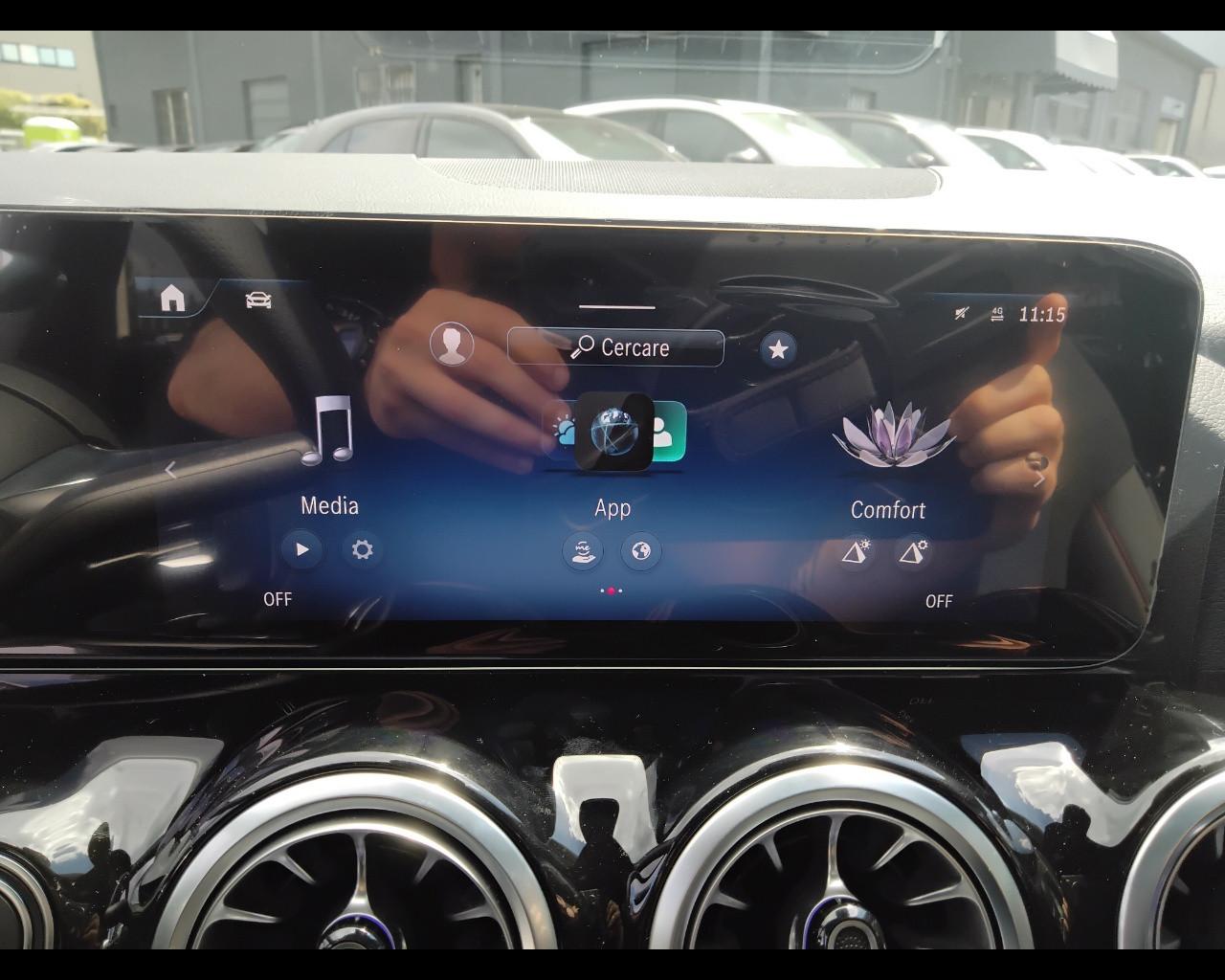 Mercedes-Benz Classe B - W247 2023 - B 180 d AMG Line Premium auto