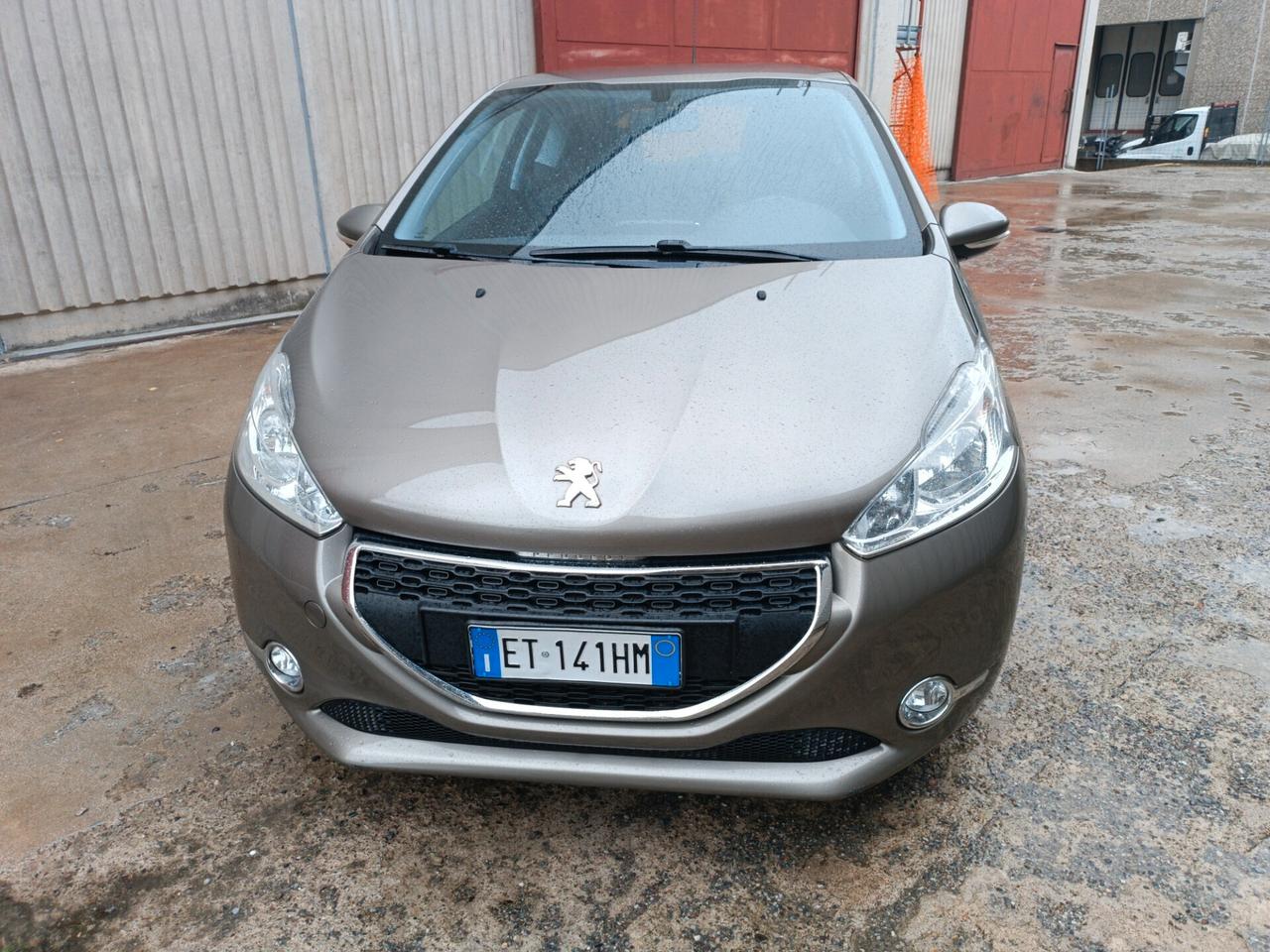 208 1.2 VTi 82 CV 3 p allure cinghia di distribuzione e tagliando appena eseguiti