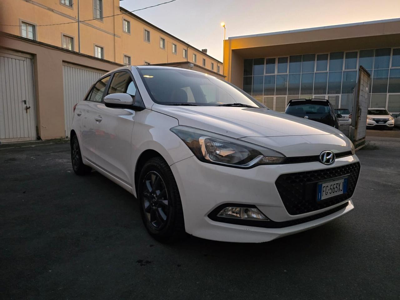 Hyundai i20 1.2 84 CV 5 porte Comfort unico proprietario garanzia 12 mesi accetto permute