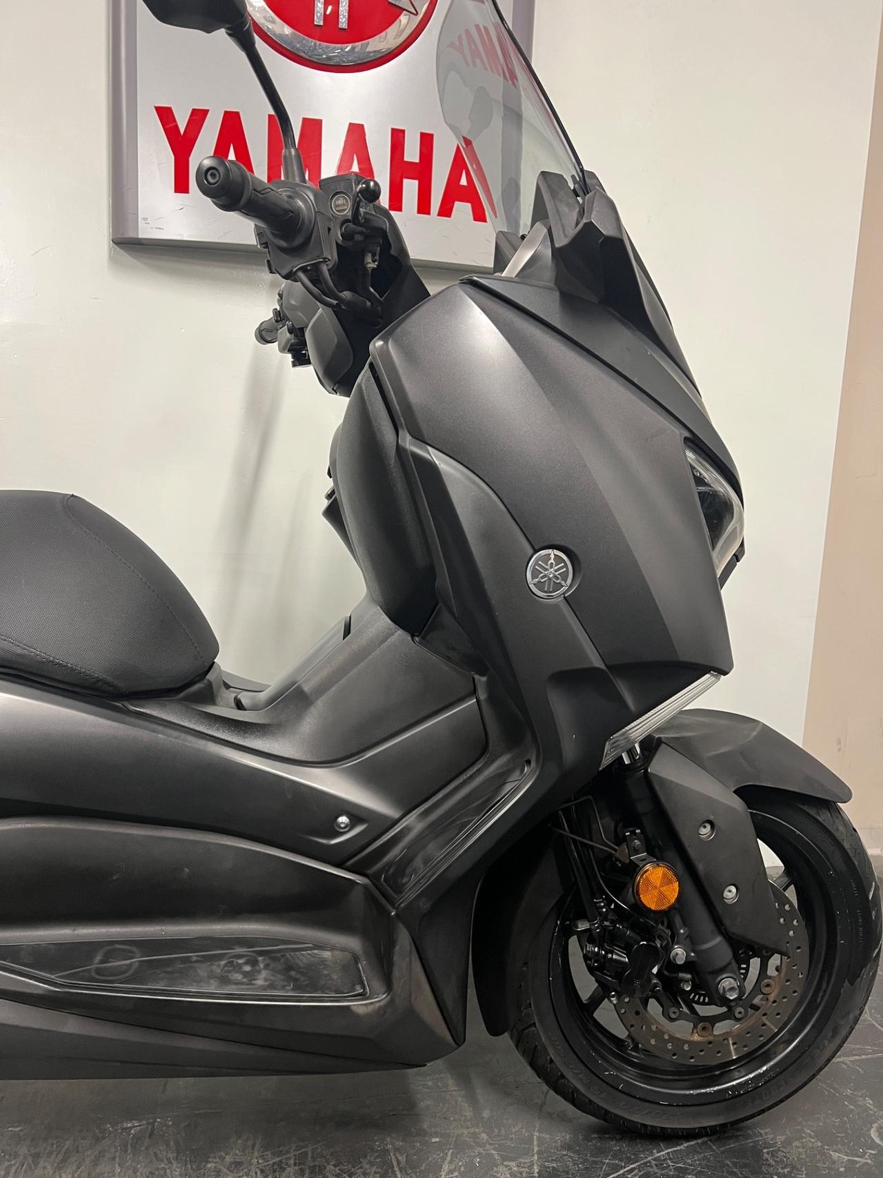 Yamaha X-Max 400