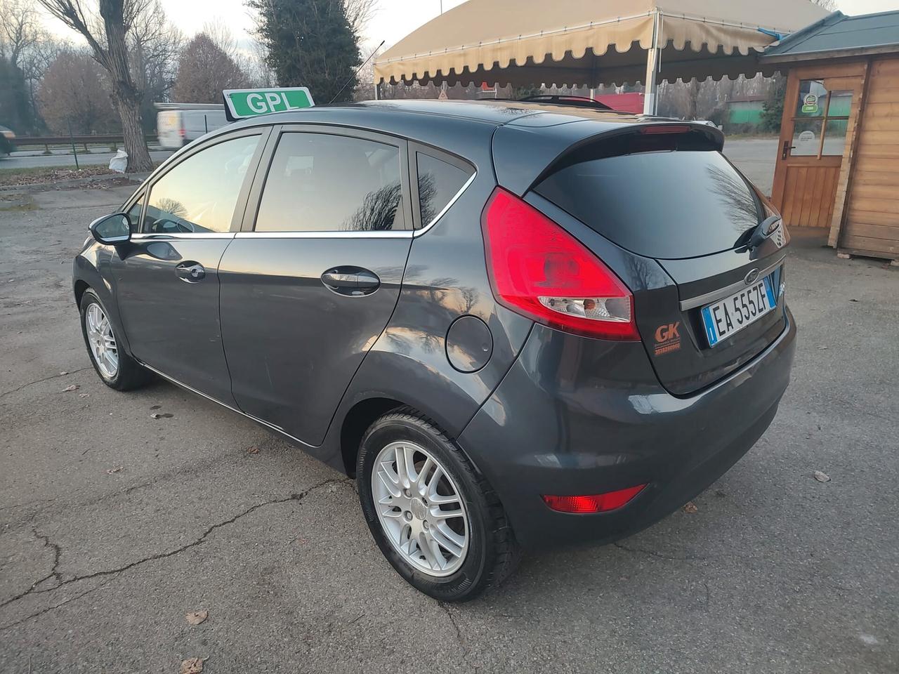 Ford Fiesta 1.4 5 porte Bz.- GPL Titanium, GARANZIA L.12 MESI, OK NEOPATENTATI
