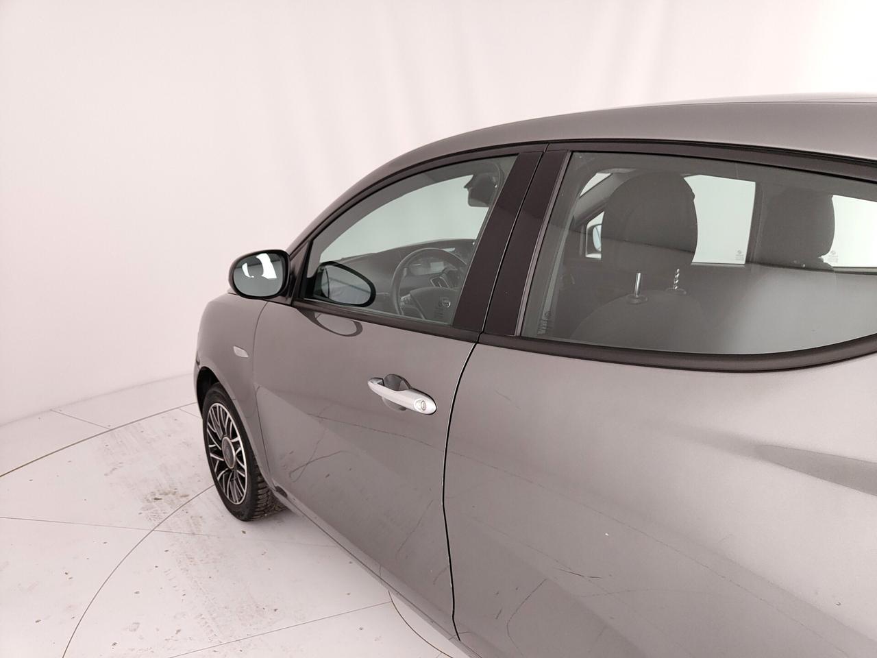 Lancia Ypsilon 1.0 FireFly 5 porte S&S Hybrid Platino