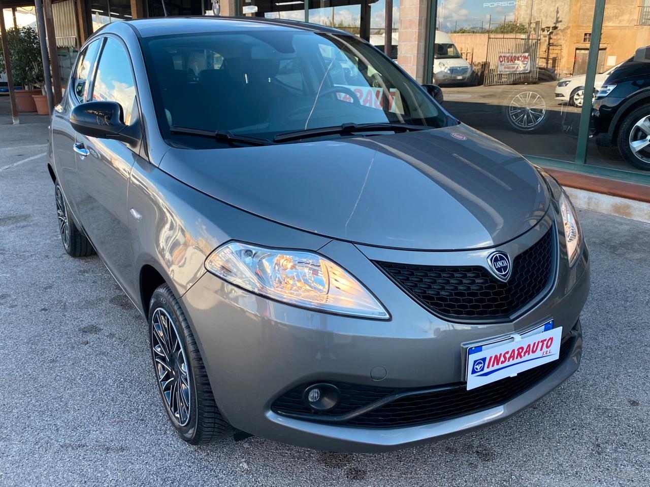 Lancia Ypsilon 1.0 FireFly 5 porte S&S Hybrid Ecochic Silver