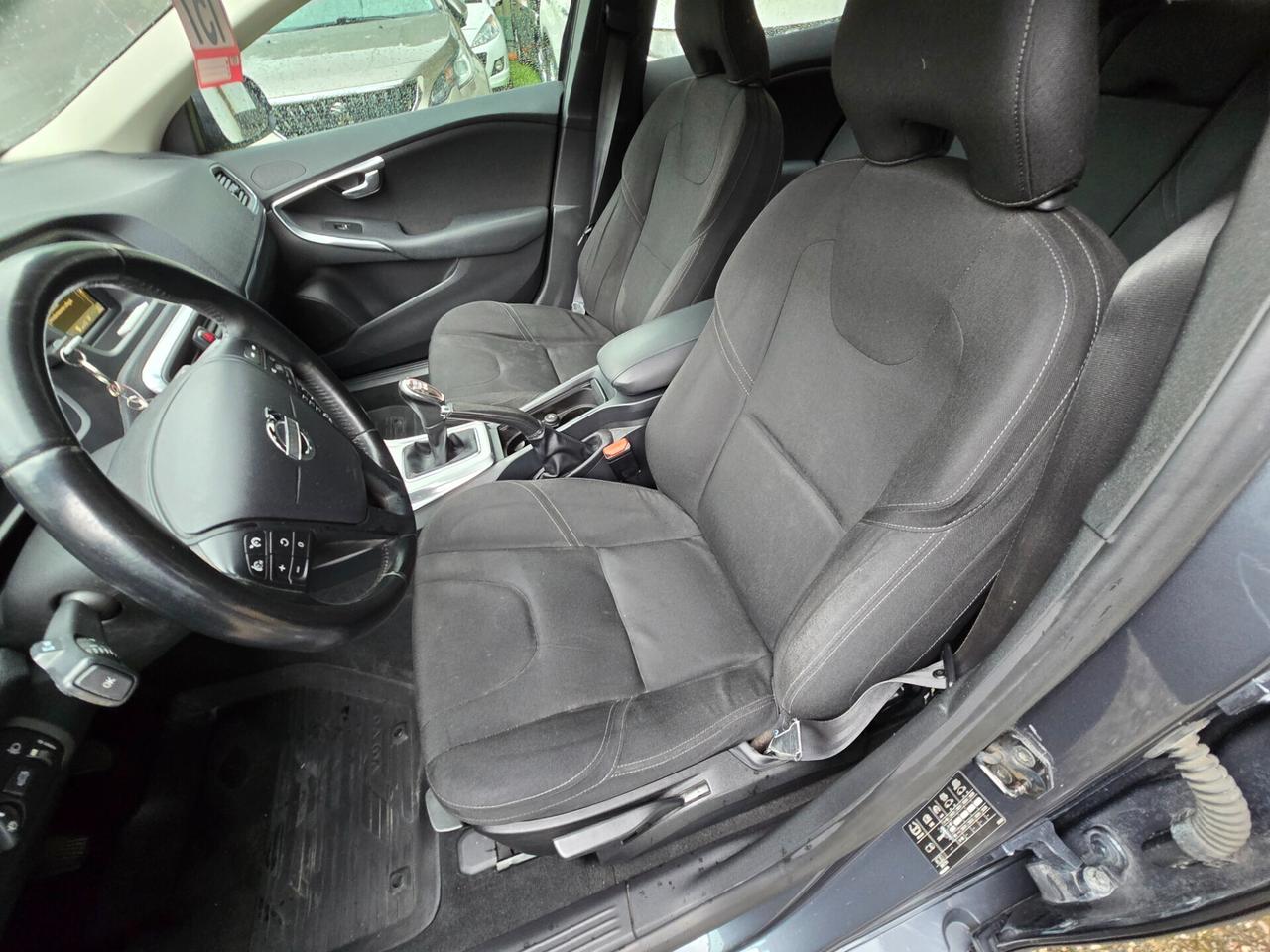 Volvo V40 D2 1.6D 114CV Momentum-2013