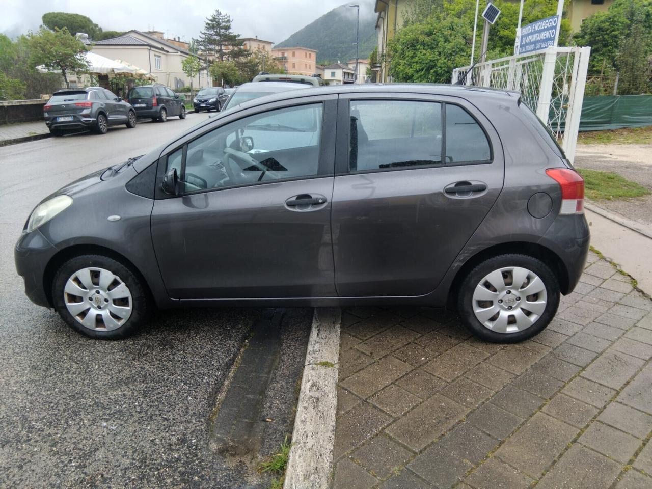 Toyota Yaris 1.0 5 porte Luxury pack