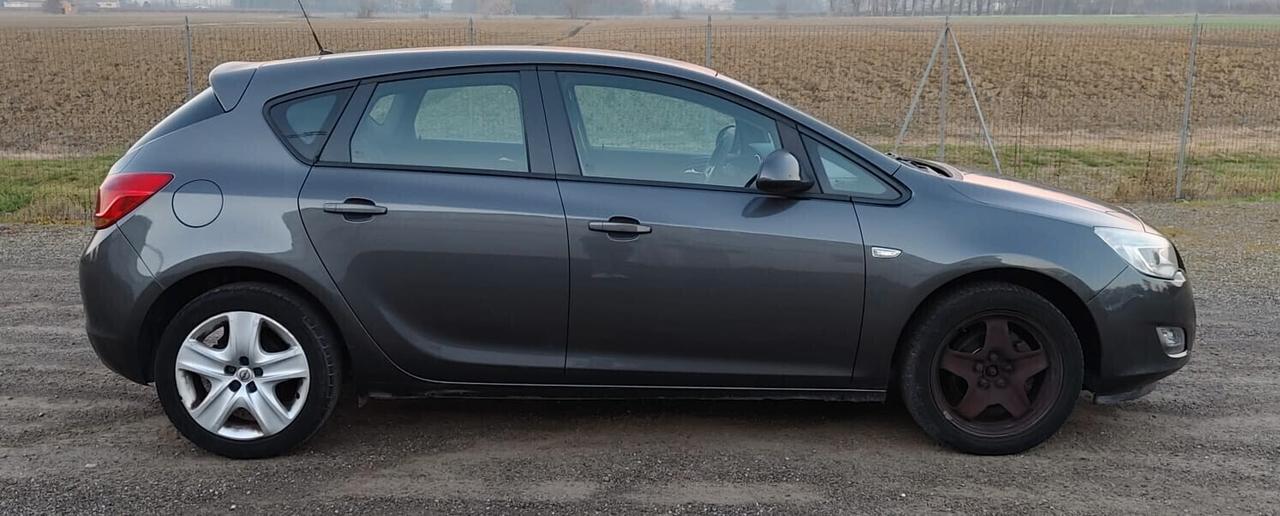 Opel Astra 1.6 115CV 5 porte Cosmo