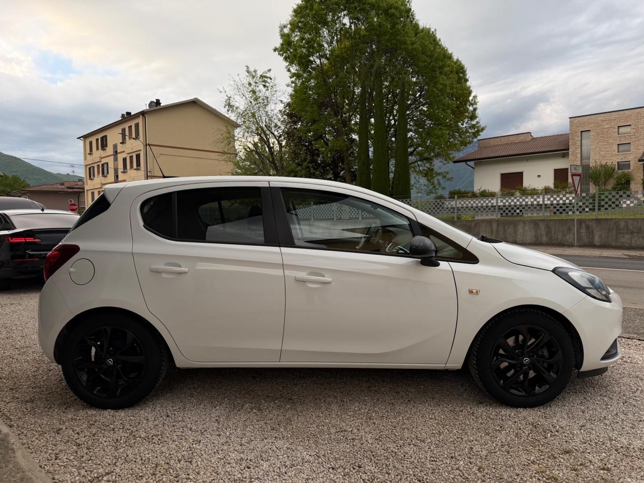Opel Corsa 1.3 b-color 75cv