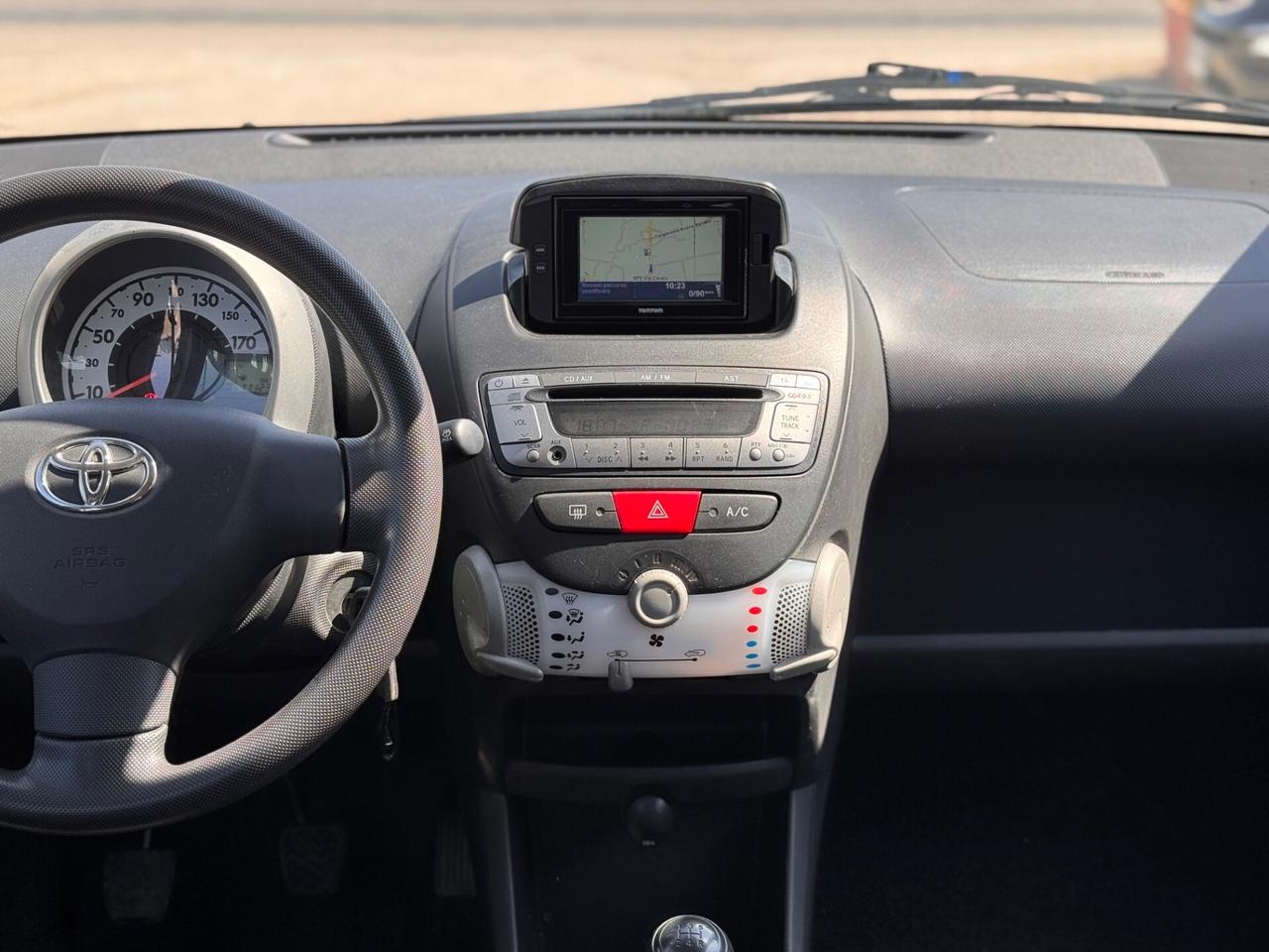 Toyota Aygo 1.0 VVT-i 5 porte “NAVI-LED”