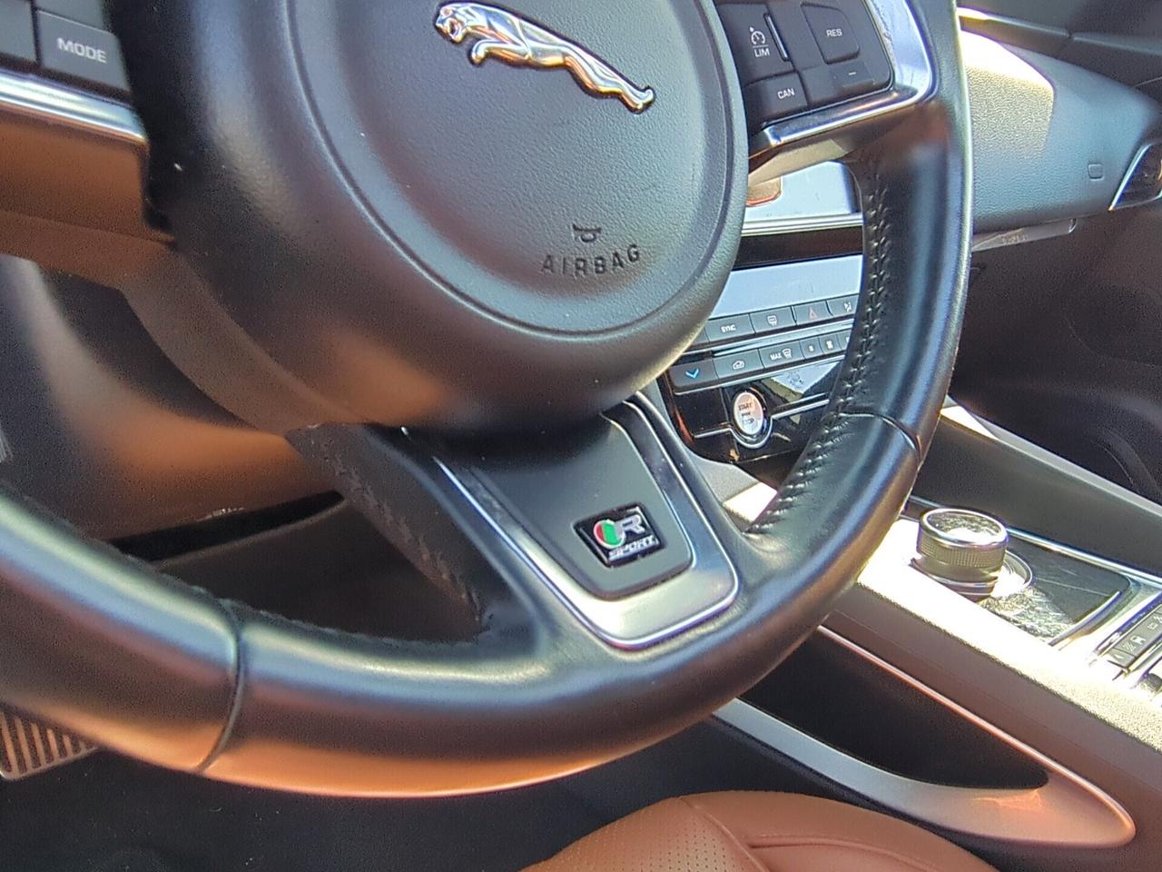 Jaguar F-Pace 2.0 D 180 CV AWD aut. R-Sport