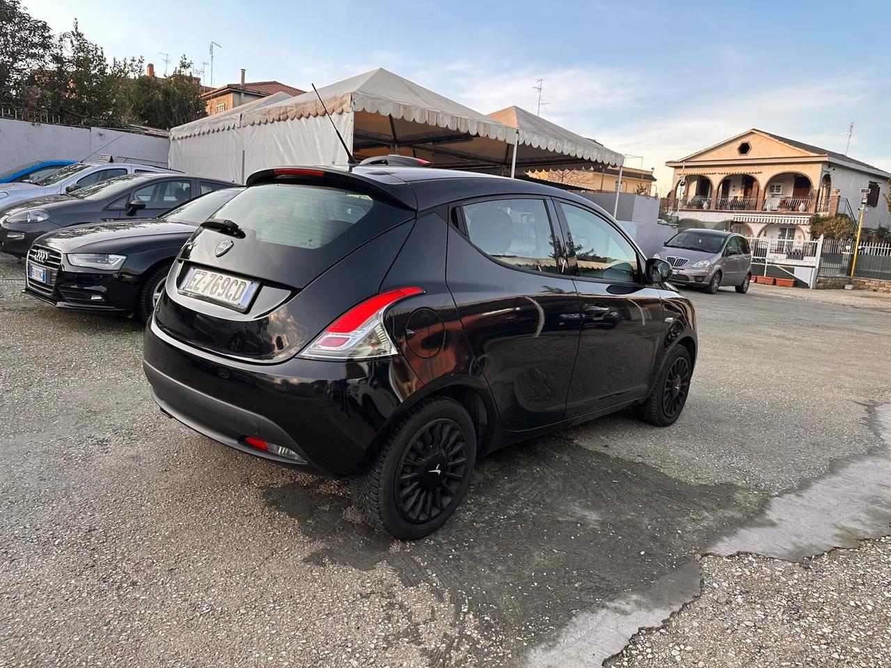 Lancia Ypsilon 1.2 69 CV 5 porte Elefantino