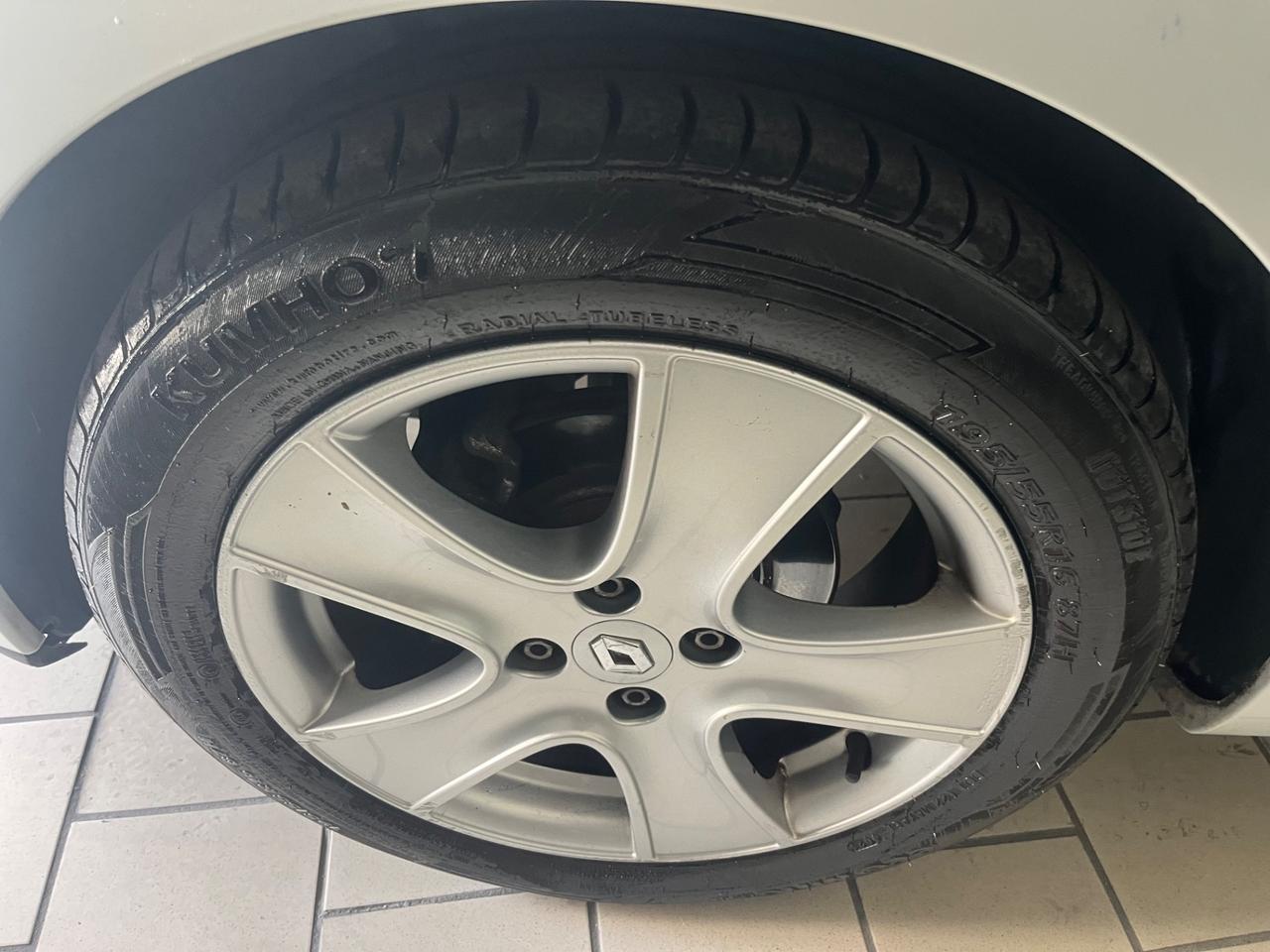 Renault Clio 1.5 dCi 8V 75CV 5 porte 2013