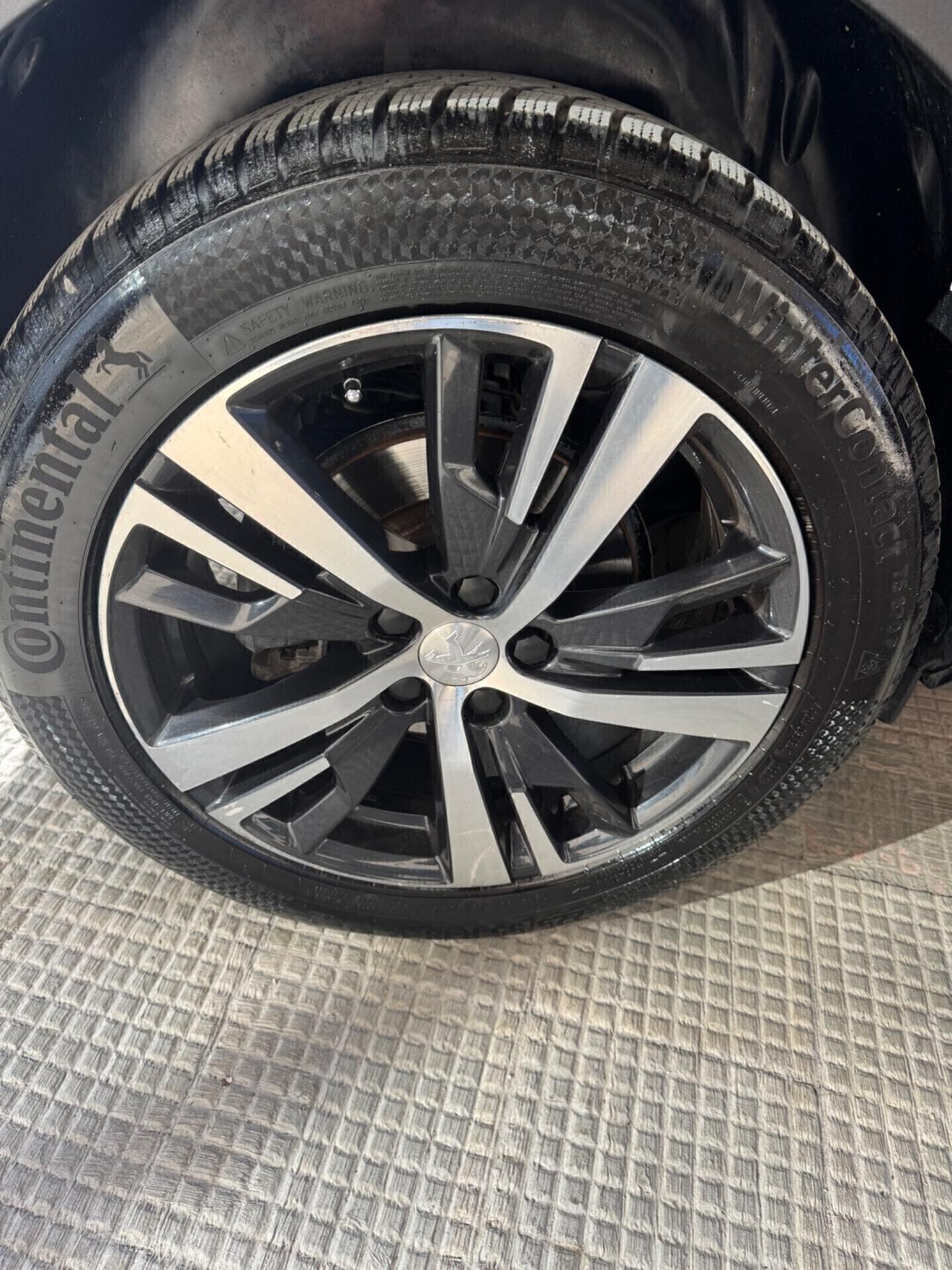 Peugeot 3008 BlueHDi 130 S&S EAT8 Allure