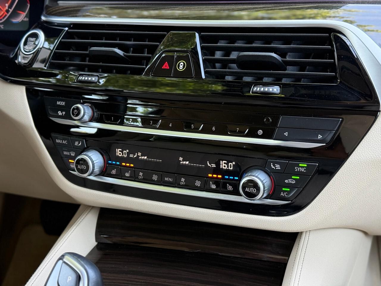 BMW 520d G31 2019 xDrive Touring Luxury