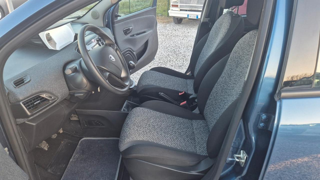 Lancia Ypsilon 1.0 FireFly 5 porte S&S Hybrid UnYca