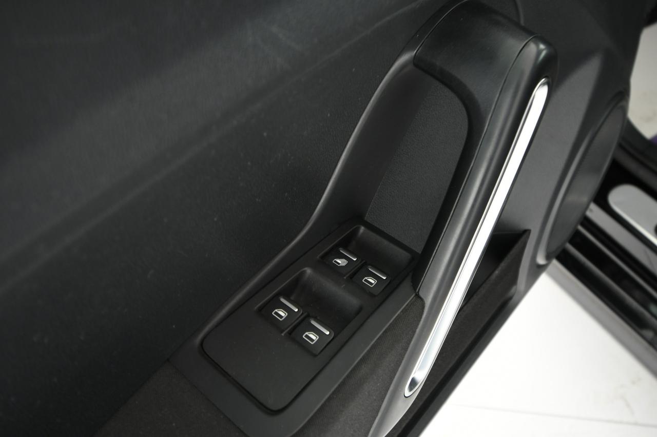 VOLKSWAGEN Maggiolino Cabrio 1.2 tsi Design 105cv DSG+APP CONNECT+C17"